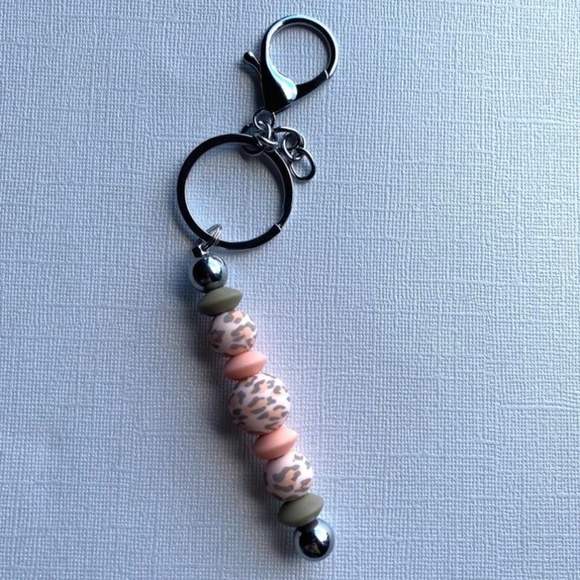 2/$20 Pink Leopard Keychain - Picture 1 of 1